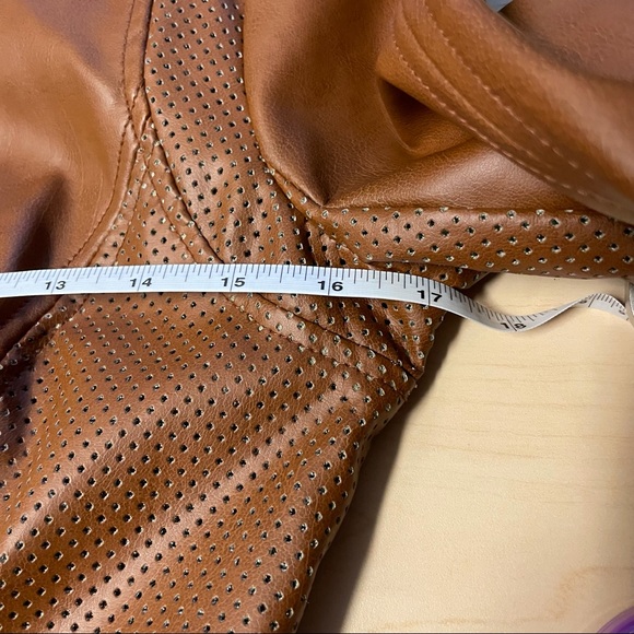 Guess Peplum brown faux leather jacket
Cognac - Picture 15 of 16